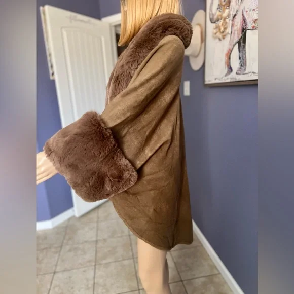 Odiva Faux Fur Nitted Coat - Picture 2 of 5